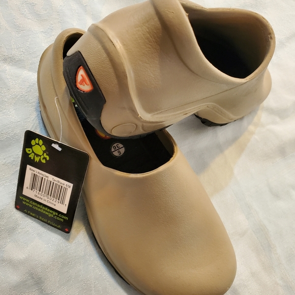 Dawgs Working Slip on Clog Size 6 New - Picture 3 of 5
